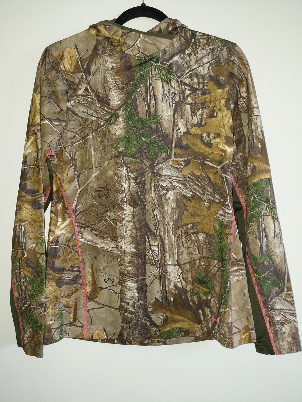 Under Armour Camo Long Sleeve Hoodie Size Large